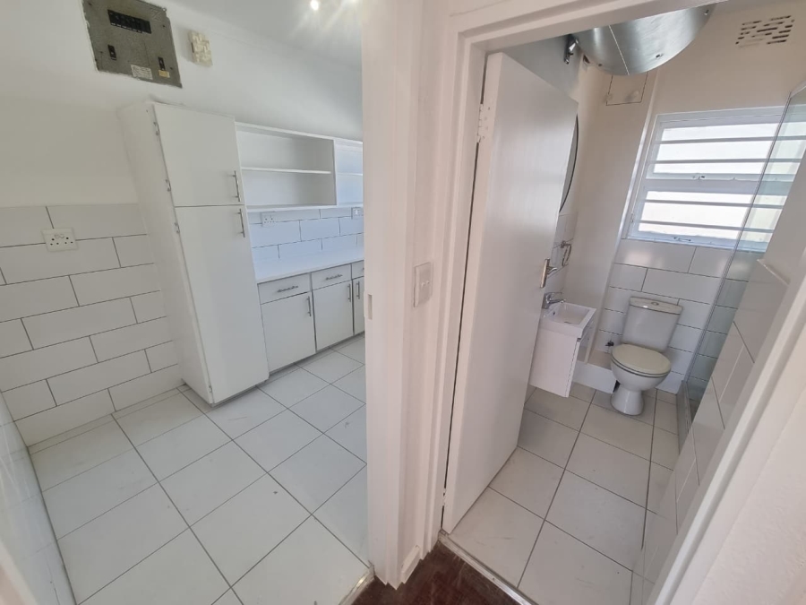 To Let 1 Bedroom Property for Rent in Sea Point Western Cape